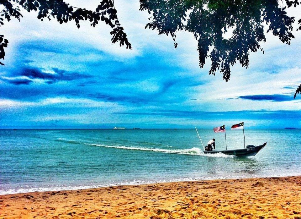 Kemunting Beach Resorts Masjid Tanah Exterior photo
